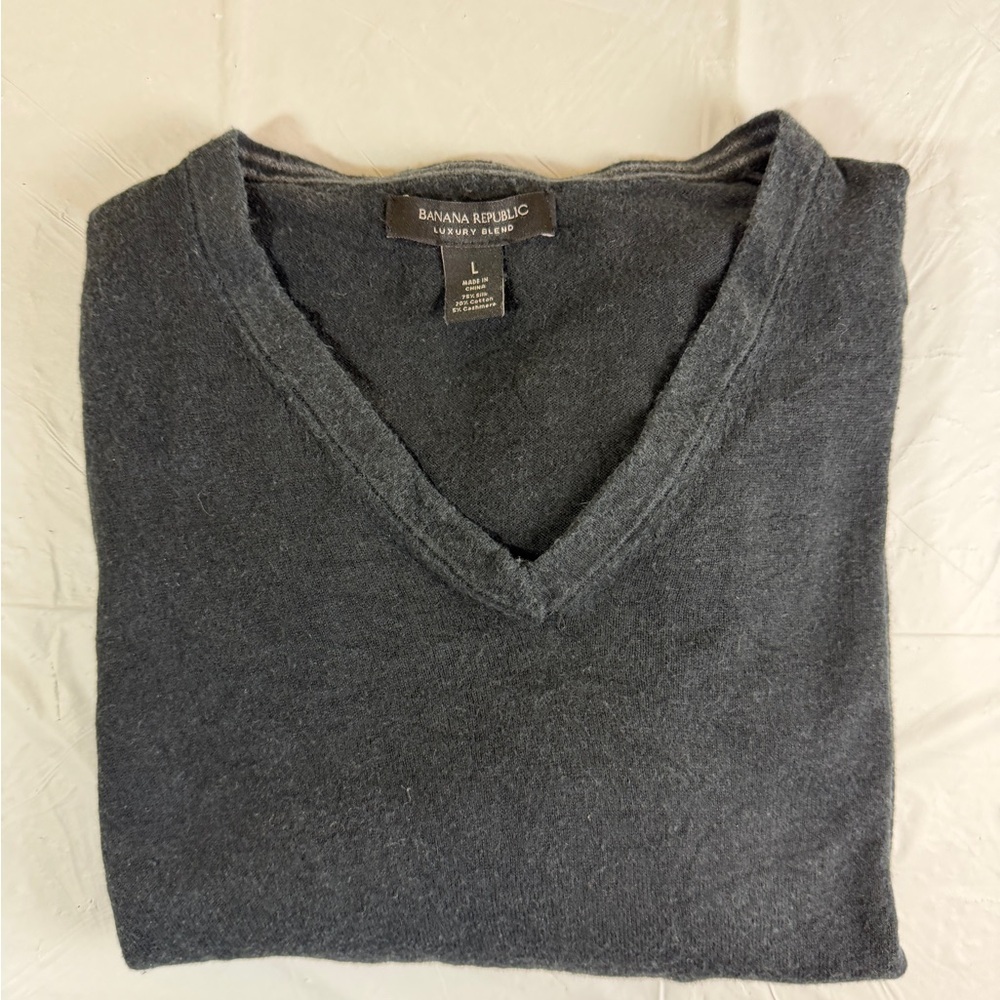 Banana Republic Men's Dark Gray V-Neck‎ Sweater